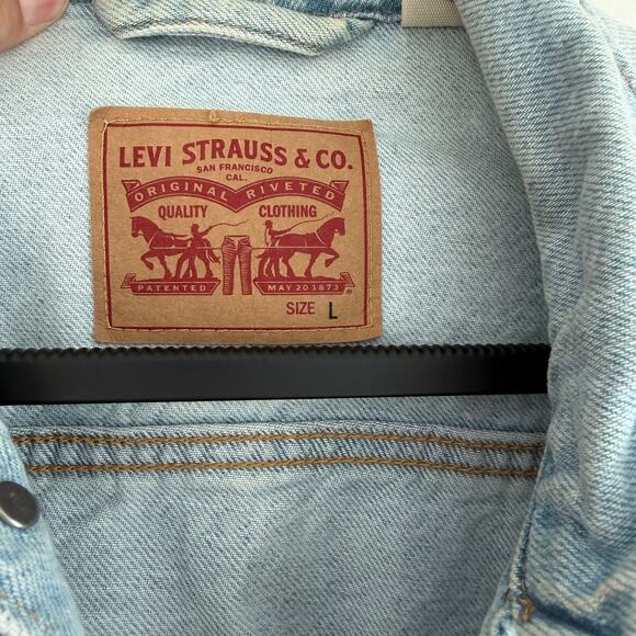 Levi's denim trucker jacket light wash - Picture 9 of 13